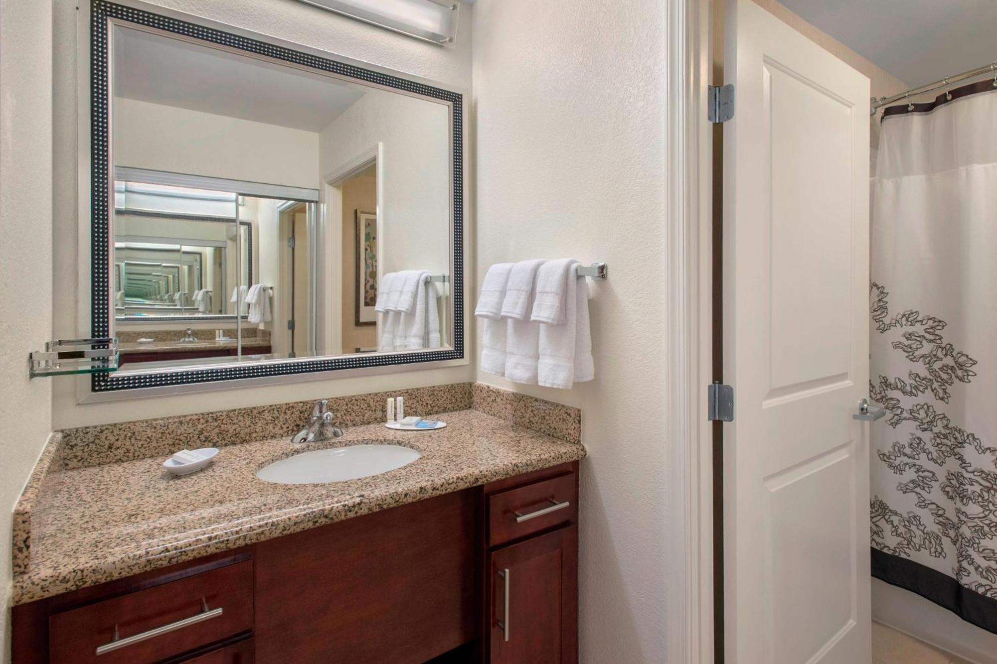 Residence Inn Alexandria Old Town South At Carlyle Exteriör bild