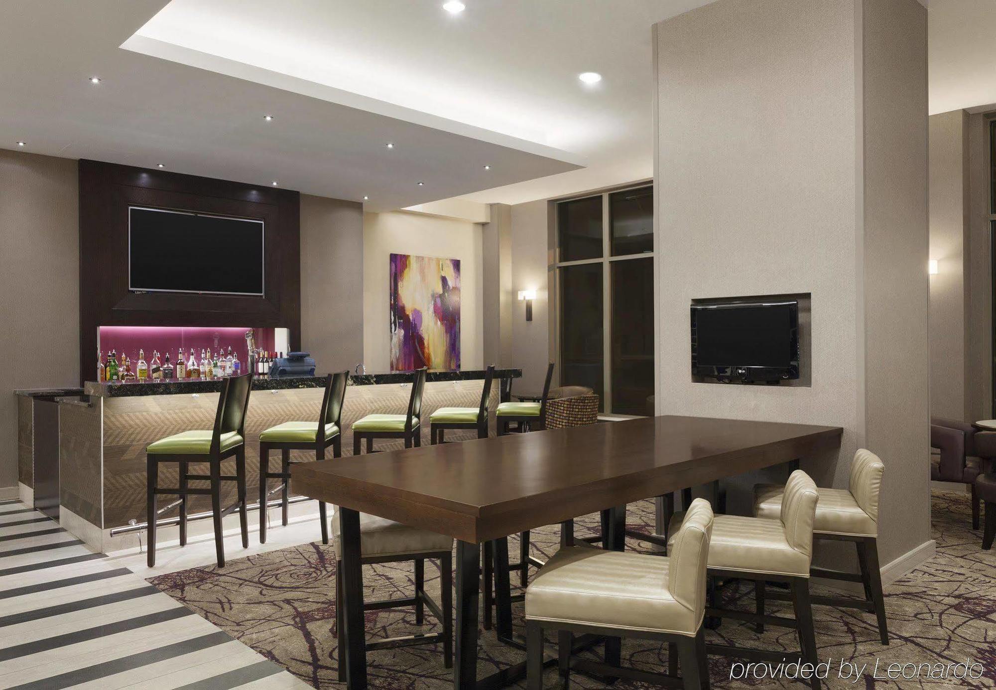 Residence Inn Alexandria Old Town South At Carlyle Restaurang bild
