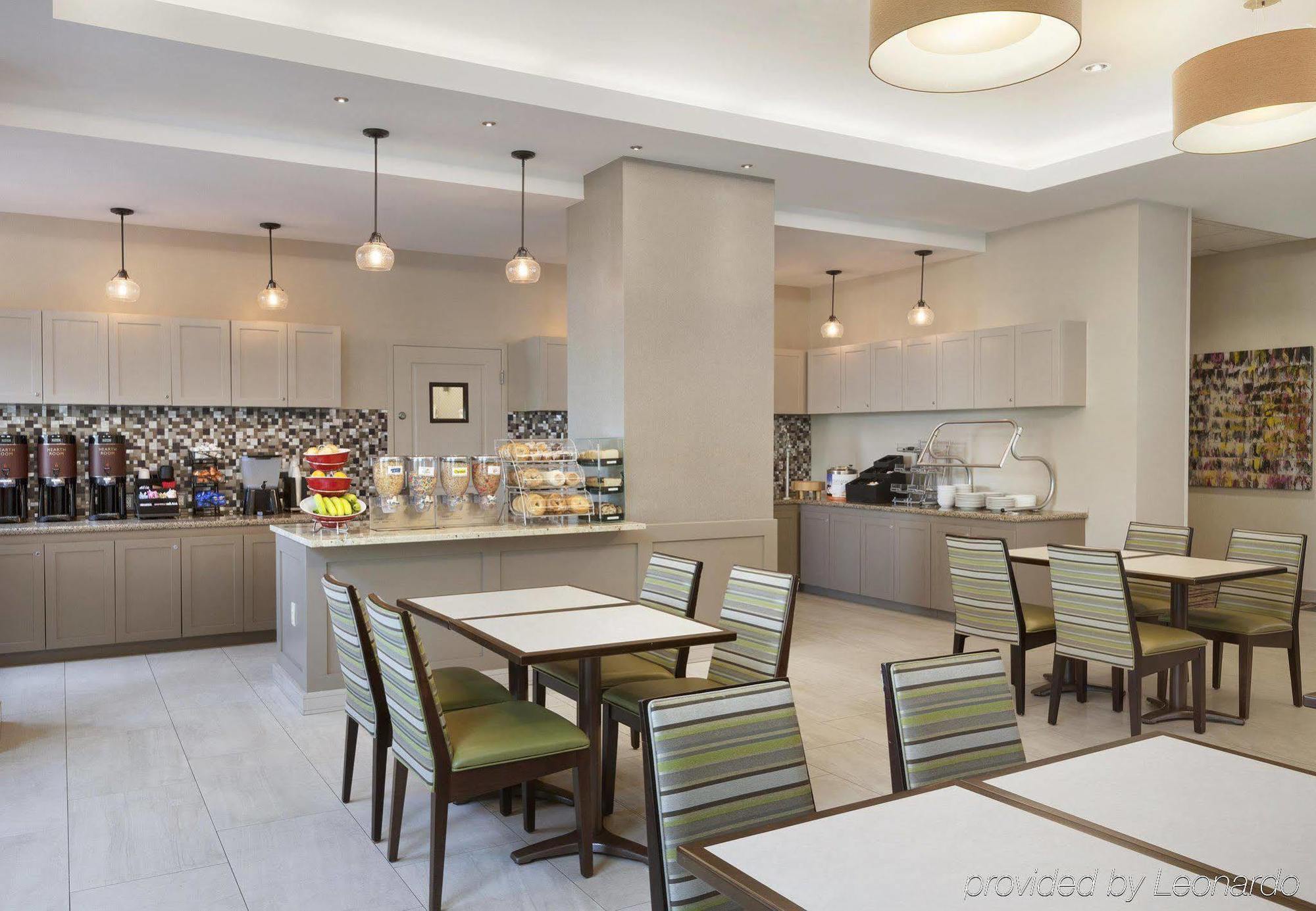 Residence Inn Alexandria Old Town South At Carlyle Restaurang bild